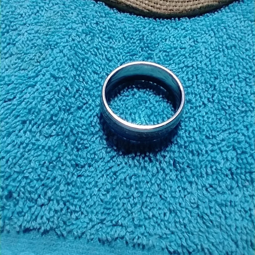Silvertone faux blue turquoise grey glitter band arrow ring